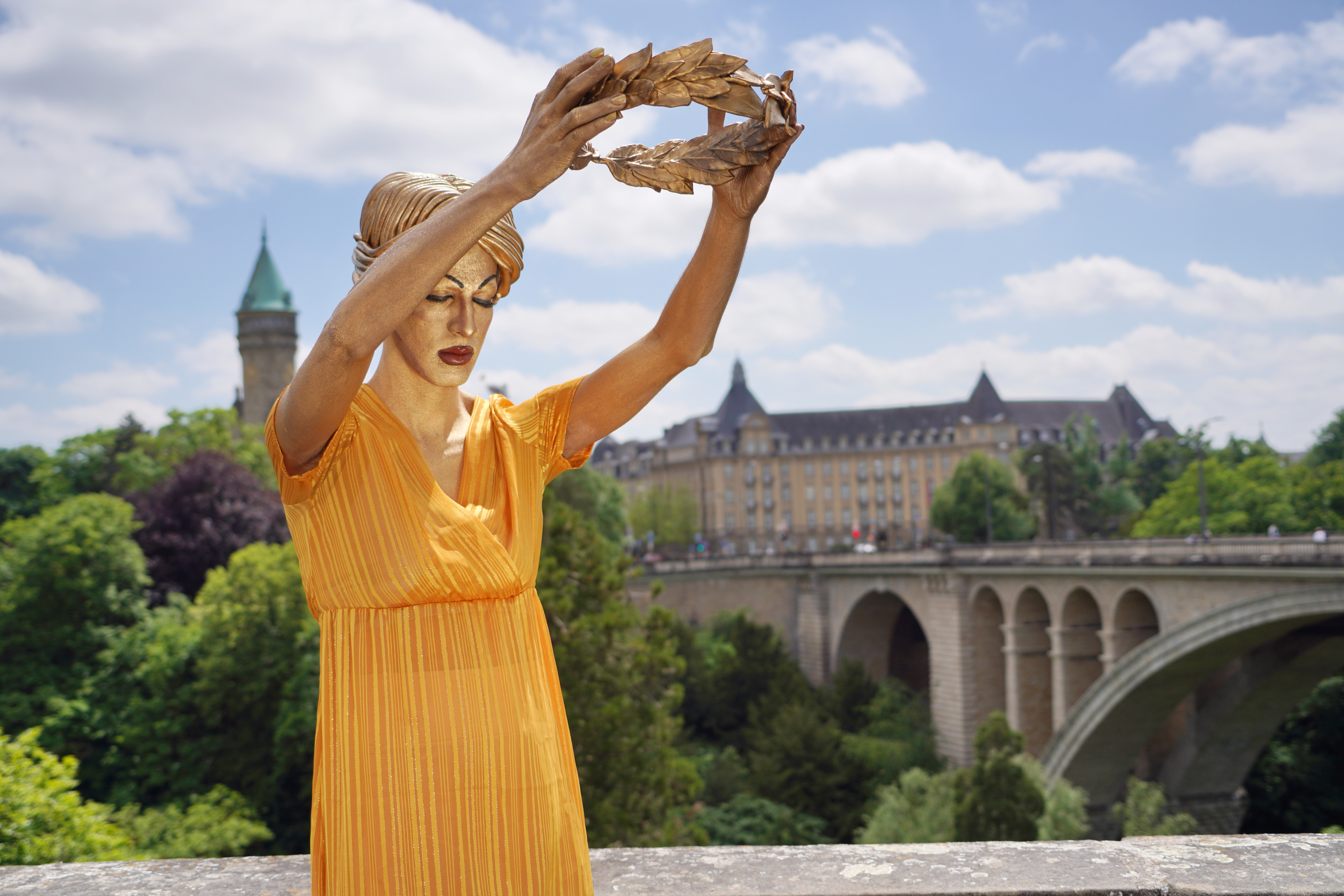 Une carte postale du Luxembourg : la Gëlle Fra s&rsquo;envole pour le Canada
